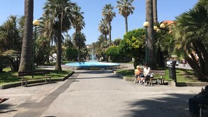 A park with palm trees, a fountain, benches, and a paved walkway. - PRETTY AND VERY CENTRAL ATTIC ONE STEP FROM THE SEA (Varazze)