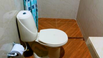 Studio, Multiple Bedrooms, Smoking, Balcony | Bathroom