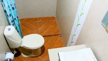 Studio, Multiple Bedrooms, Smoking, Balcony | Bathroom