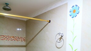 A bathroom with a shower, toilet, and sink. - Sea View Apartment 1-11c air Wifi (Cartagena)
