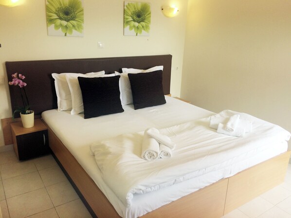 1 soveværelse, strygejern/strygebræt