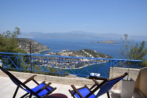 House, 2 Bedrooms, Balcony, Garden View | Property grounds