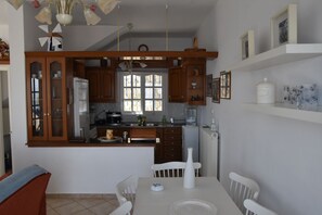House, 2 Bedrooms, Balcony, Garden View | Private kitchen | Microwave, stovetop, coffee/tea maker, electric kettle - Villa Iokasti Sea View (Corinth)