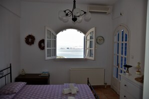 House, 2 Bedrooms, Balcony, Garden View | 2 bedrooms, bed sheets - Villa Iokasti Sea View (Corinth)