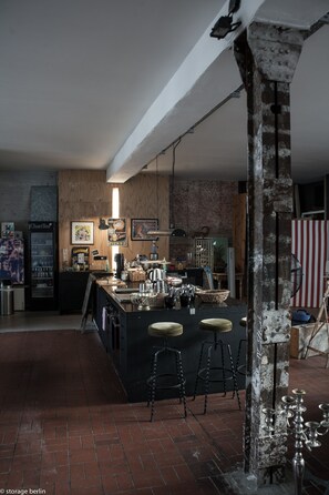 Dining - 250SQM STORAGE LOFT APARTMENT SONNENALLEE Industrial Style (Berlin)