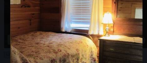 2 عدّة غرف نوم ومكواة/لوح كي وخدمة الإنترنت وملاءات أسرّة