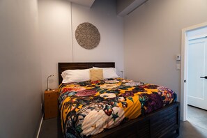 2 habitaciones, tabla de planchar con plancha, wifi y ropa de cama 
