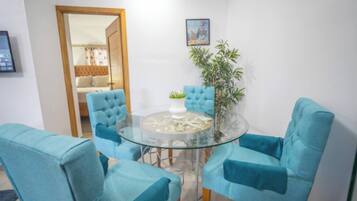 Apartamento, 1 quarto, para fumantes, sacada | Sala de jantar