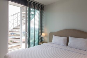 3 bedrooms - The Oh-so-sexy Triple Penthouse - Rare 35br 188m2 (Patong)