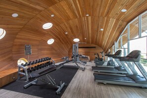 Fitness facility - The Oh-so-sexy Triple Penthouse - Rare 35br 188m2 (Patong)