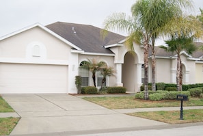 A residential house with a garage, a driveway, and a mailbox. - 3 Bedroom Budget Home - Private Pool (Davenport)