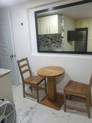 Apartment, 1 Bedroom, Smoking, City View | Dining