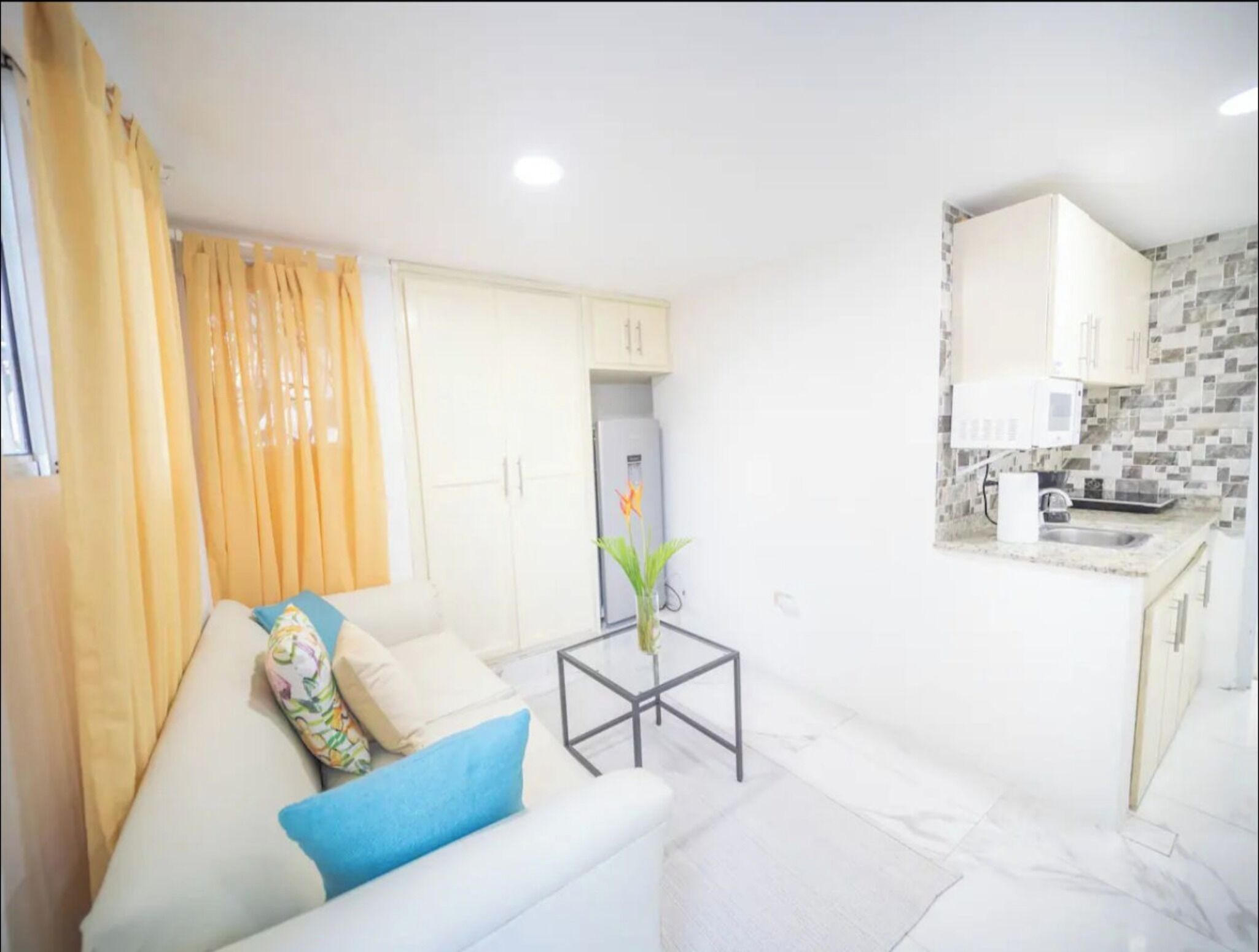 Apartment, 1 Bedroom, Smoking, City View | Living room