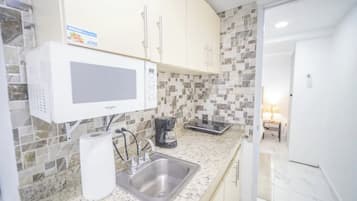 Apartment, 1 Bedroom, Smoking, City View | Interior