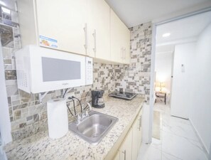 Apartment, 1 Bedroom, Smoking, City View | Interior