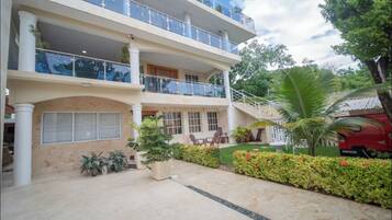 Apartment, 1 Bedroom, Smoking, City View | Property entrance