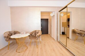 Studio, pemandangan kota | Ruang makan