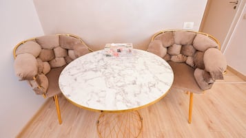 Studio, City View | Dining room
