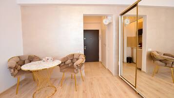 Studio, nhiều phòng ngủ, quang cảnh thành phố | Phòng ăn