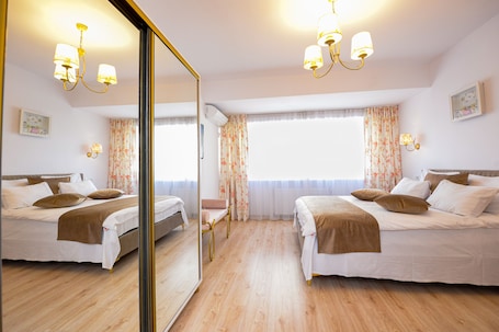 Studio, Multiple Bedrooms, City View | Room amenity