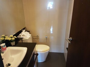 Apartment, 2 Schlafzimmer, Balkon, Poolblick | Badezimmer