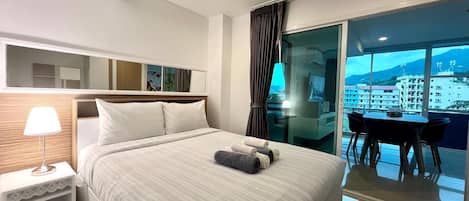Condo, 2 Bedrooms, Balcony, Pool View