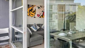 コンドミニアム 2 ベッドルーム バルコニー プールビュー | 内装