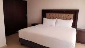 公寓式客房, 3 间卧室, 阳台, 城市景观 | 4 多间卧室