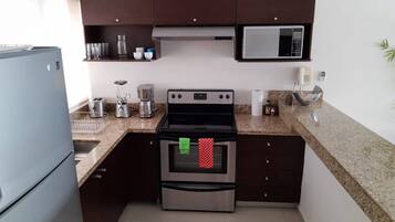 Condo, 3 Bedrooms, Balcony, City View | Private kitchen | Microwave, coffee/tea maker, cookware/dishes/utensils