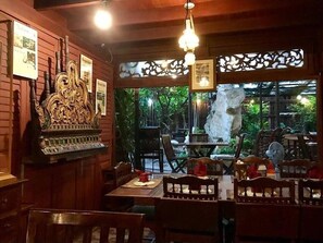 Dining - Brand New Luxury 1 Br Near 2mrt 2bts 3 Shopping (Bangkok)