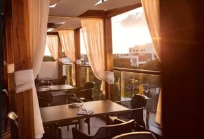 Condo, 2 Bedrooms, Balcony, City View | Dining