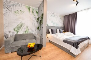 Living area - Park Studio Cismigiu Gardens - Quiet Room - Smart Tv (Bucharest)