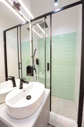 Bathroom - Park Studio Cismigiu Gardens - Quiet Room - Smart Tv (Bucharest)