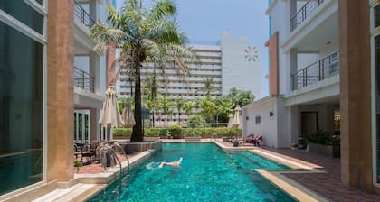 6-19 - 2 Bdr Condo With Balcony and Shared Pool