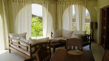 Apartment, 4 Bedrooms, Smoking, Balcony | Dining