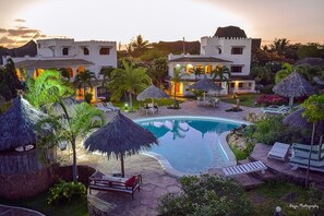 Appartement, 4 chambres, fumeurs, balcon | Piscine | Piscine extérieure