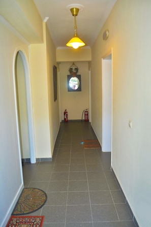 Departamento, 2 habitaciones, para fumadores, balcón | Pasillo