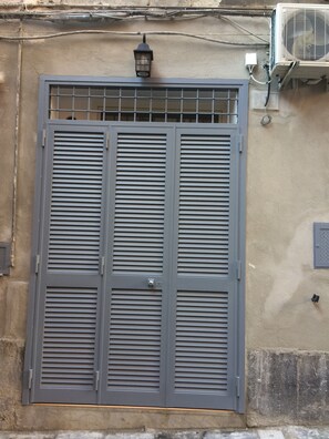 Loft, Smoking | Property entrance - Flat in Center Historic (Naples)