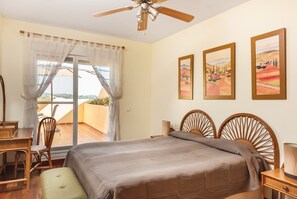 2 dormitorios, tabla de planchar con plancha, wifi gratis y ropa de cama