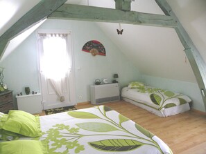 4 bedrooms, WiFi, bed sheets