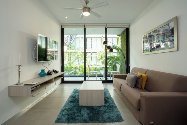 Apartment, 1 Bedroom, Balcony, City View | Living area