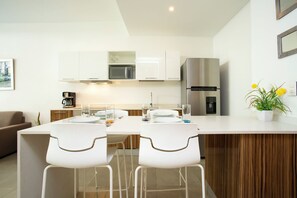 Apartment, 1 Bedroom, Balcony, City View | Private kitchen