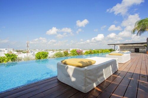 Lovely One Bedroom With Amazing Terrace View!!