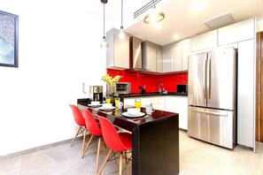 Apartment, 1 Bedroom, Balcony, City View | Private kitchen