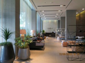 شقة - غرفة نوم واحدة - تجهيزات لذوي الاحتياجات الخاصة - منظر للمدينة | الردهة