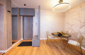 Apartment, 1 Bedroom, City View | Dining