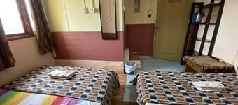 Family Room 2 Queen Bed/ 4 pax with Aircond ( bajet Murah )