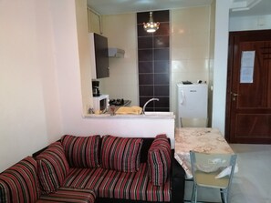 Căn hộ, 1 phòng ngủ, hút thuốc, ban công | Khu phòng khách