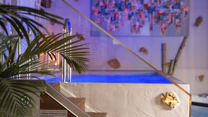 A pool area with a clear view of the water, a palm plant, and a sign with rules for the hot tub. - Villa Splantzia-heated Pool-garden-2 min Chania Port (Chania)