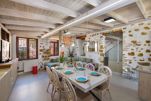 Villa, 6 Bedrooms, Private Pool, Garden View | Dining